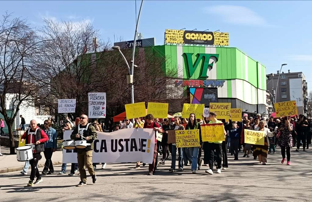 ZENICA Upriličen 5. mirni prosvjed, za petak najavljeno okupljanje pred zgradom institucija